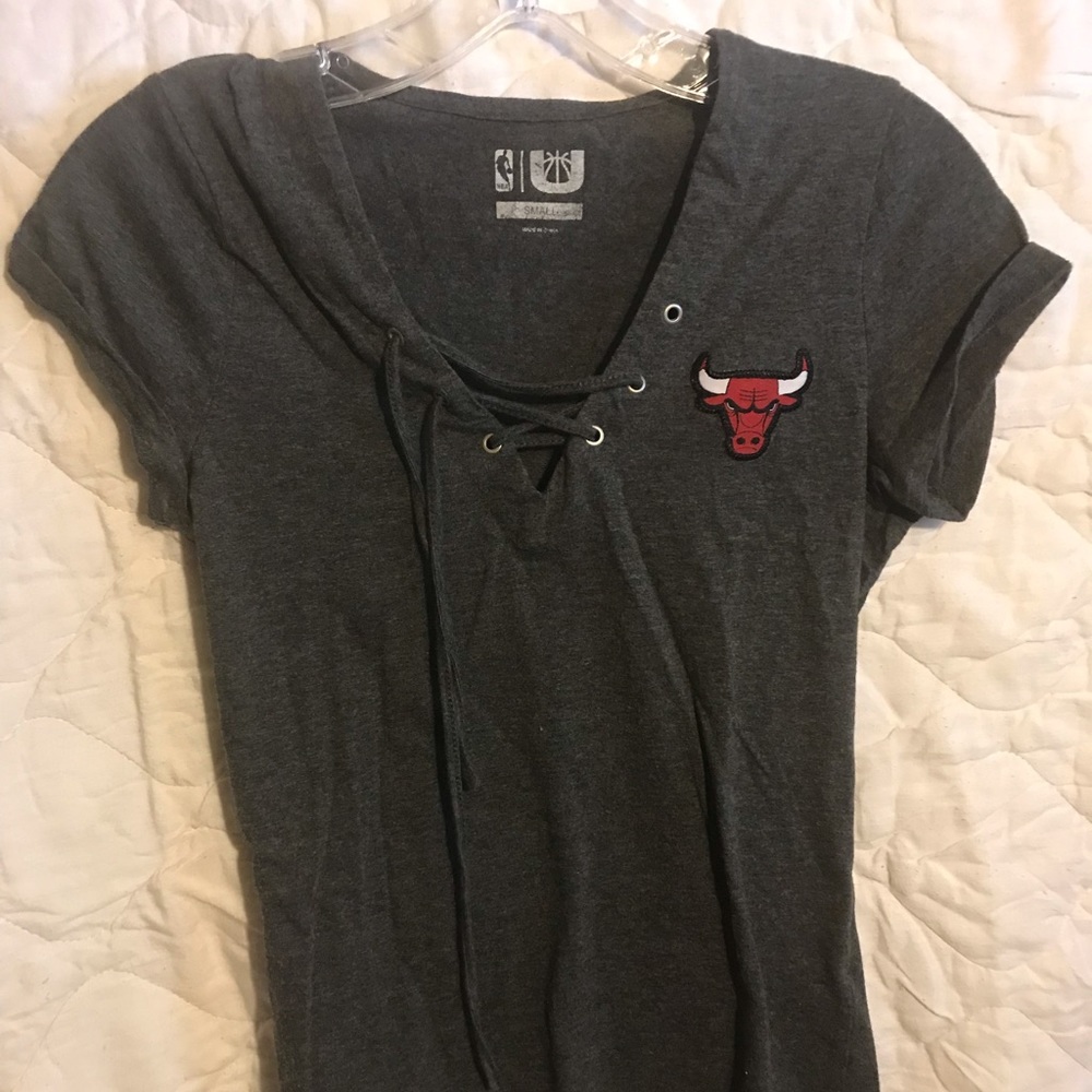 Bulls Lace-up Tee